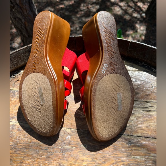 Italian Shoemakers Red Wedge Slip On Sandals Italy - Picture 6 of 7